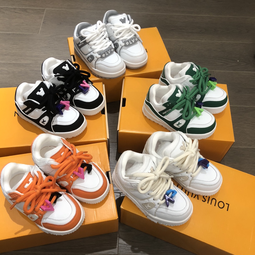 Children's shoes child